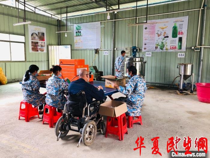邵阳市残疾人就业扶贫基地之一。　王祖敏 摄